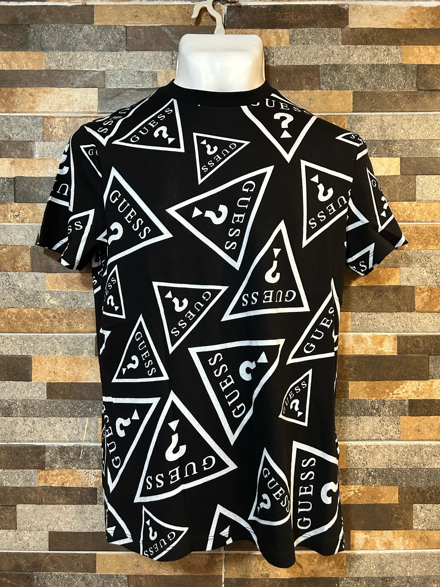 PLAYERA GUESS POR TODAS PARTES BÁSICA LOS ANGELES